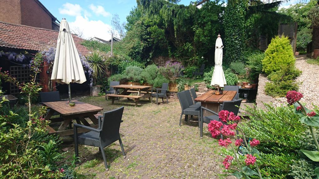 The Lamb Inn Crediton Bagian luar foto
