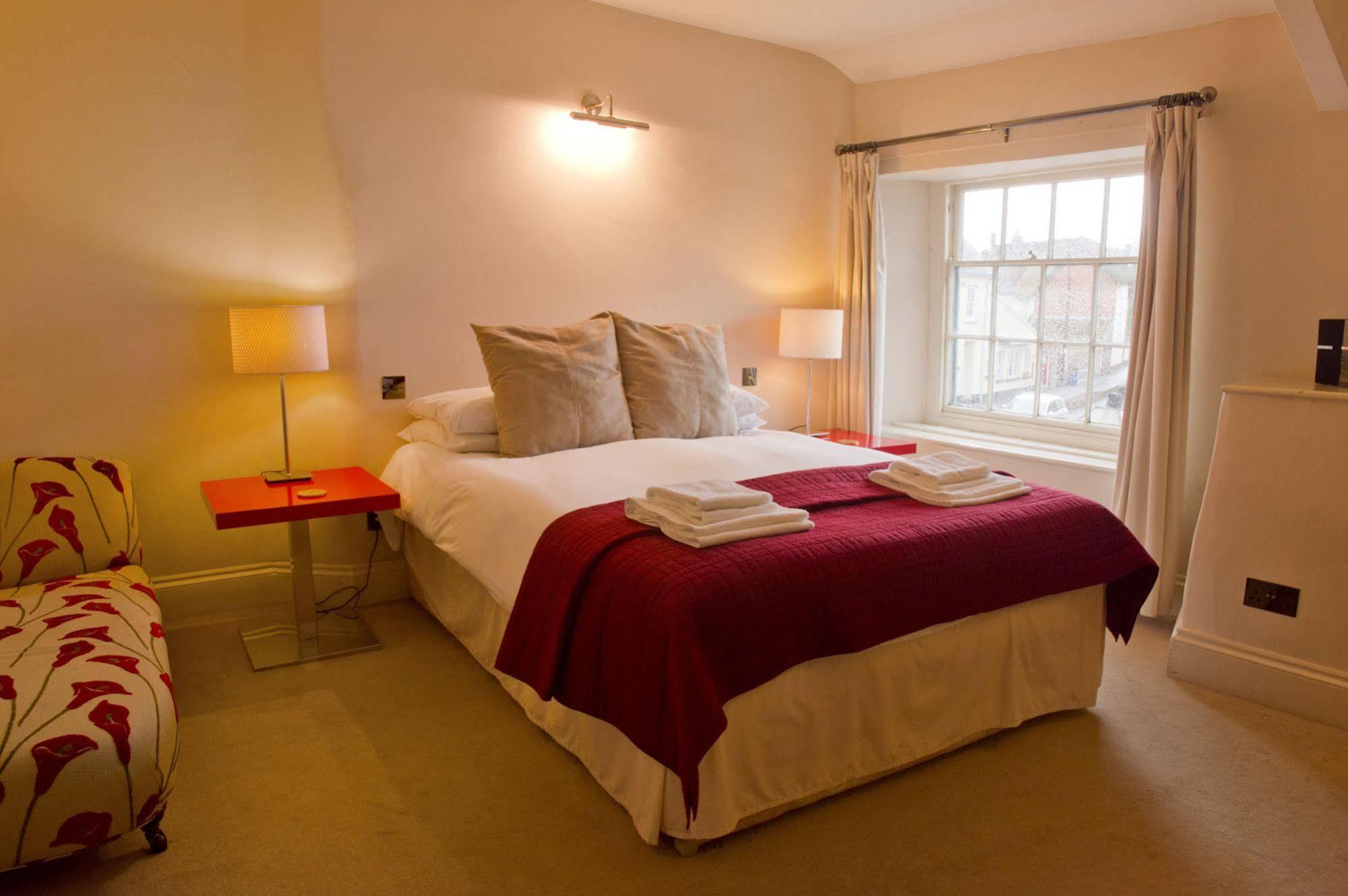 The Lamb Inn Crediton Bagian luar foto