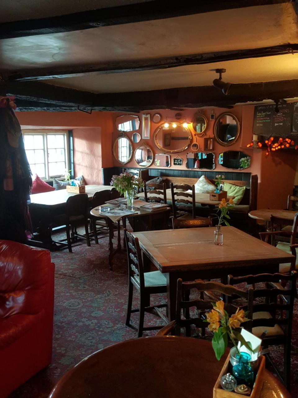 The Lamb Inn Crediton Bagian luar foto