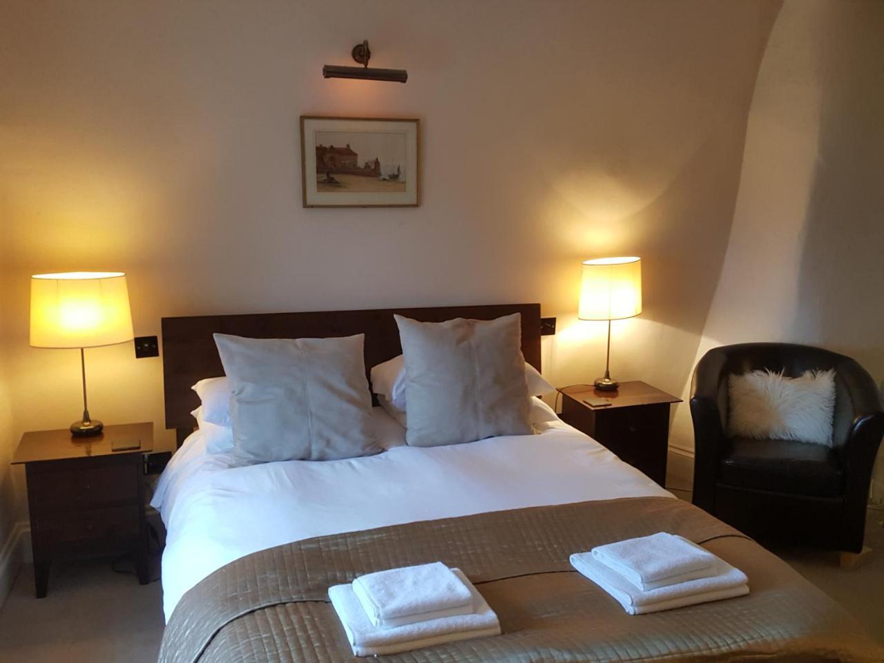 The Lamb Inn Crediton Bagian luar foto