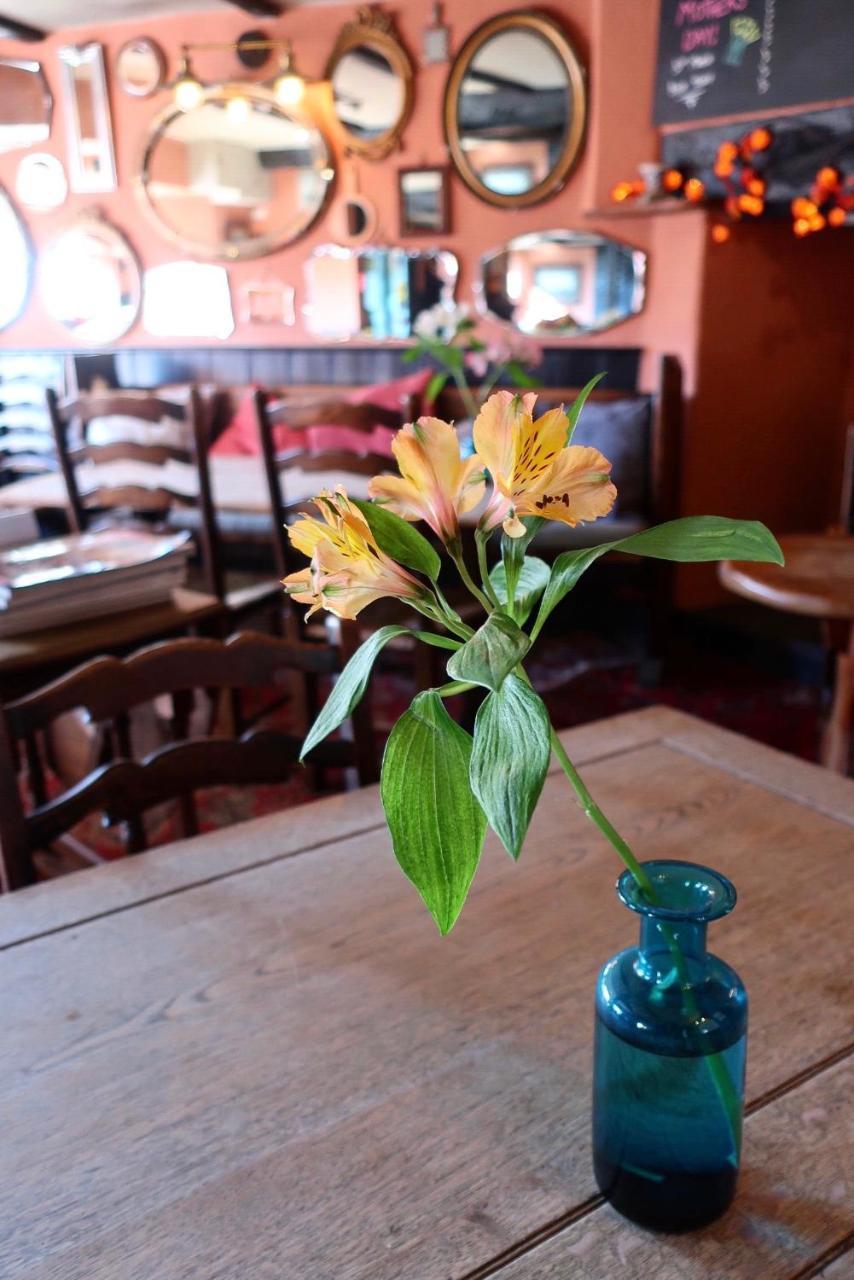 The Lamb Inn Crediton Bagian luar foto