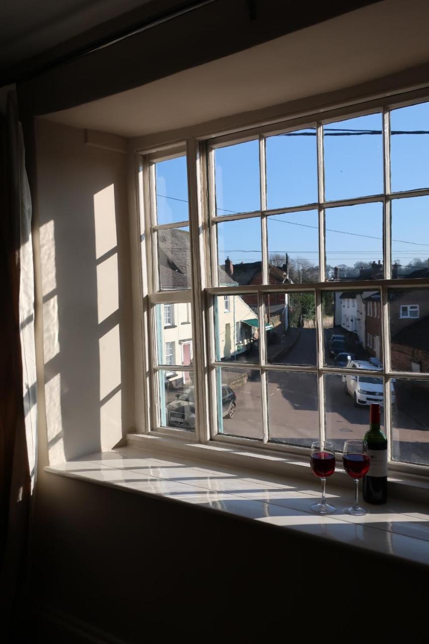 The Lamb Inn Crediton Bagian luar foto