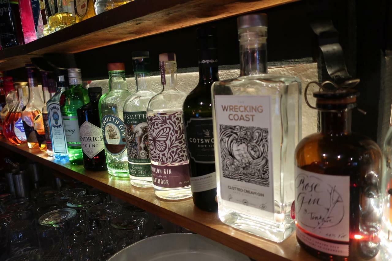 The Lamb Inn Crediton Bagian luar foto