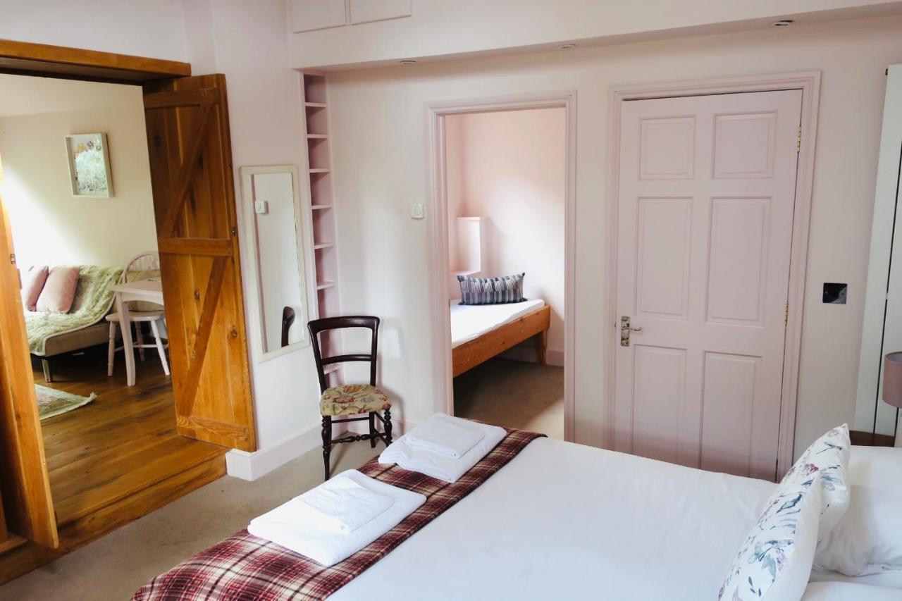 The Lamb Inn Crediton Bagian luar foto