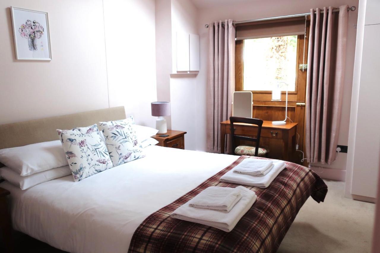 The Lamb Inn Crediton Bagian luar foto