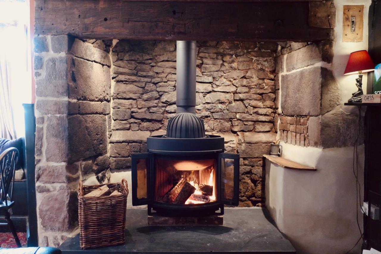The Lamb Inn Crediton Bagian luar foto