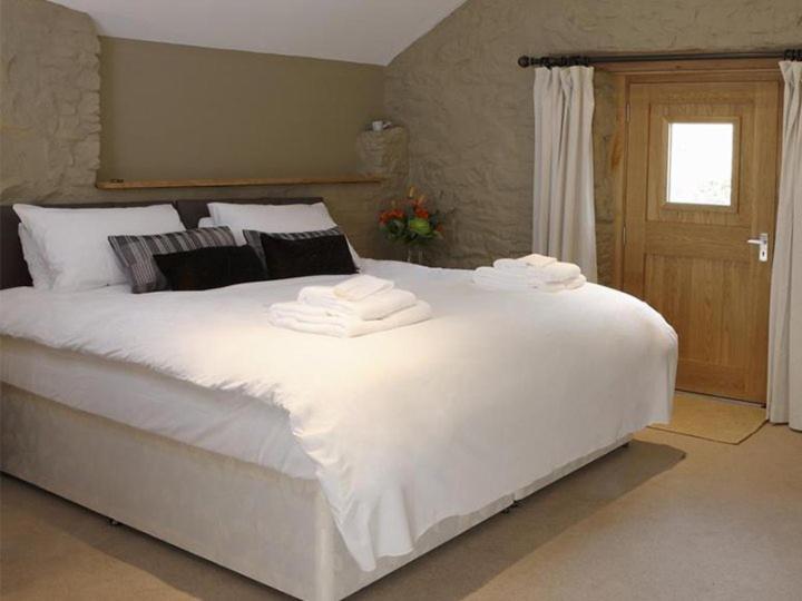 The Lamb Inn Crediton Bagian luar foto